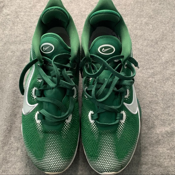 Nike shoes - Picture 2 of 4